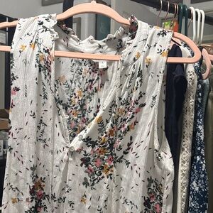 Market & Spruce Multicolor Floral Sleeveless Blouse